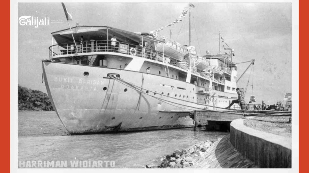 Kapal Bukit Barisan sedang bersandar di Pelabuhan Merak (sumber gambar: akun Facebook Roda dan Sayap. Gambar milik Bapak Harriman Widiarto)